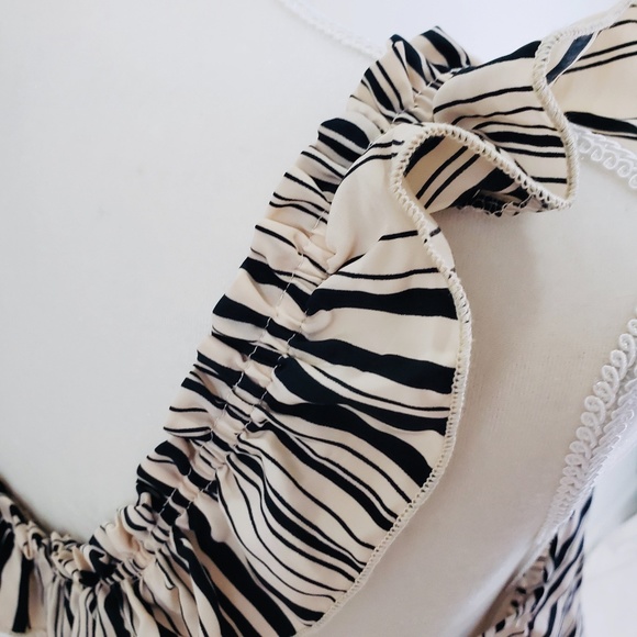 Dina B Beige Black Striped Ruffled Tank Medium - Picture 5 of 10